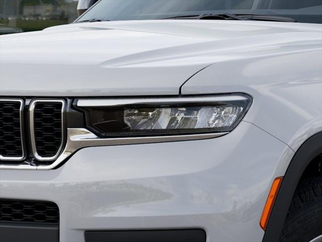 New 2025 Bright White Clear-Coat Exterior Paint Jeep Laredo X image 6