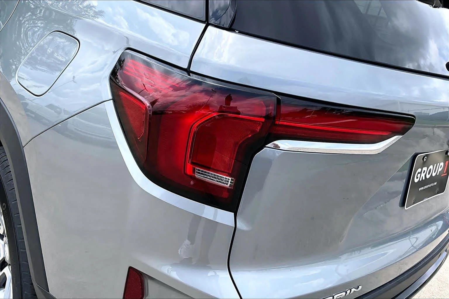 Used 2025 Sterling Metallic GMC FWD Elevation image 27