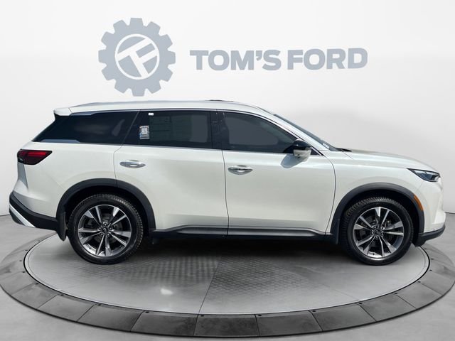 Certified Used 2022 Majestic White INFINITI LUXE image 8