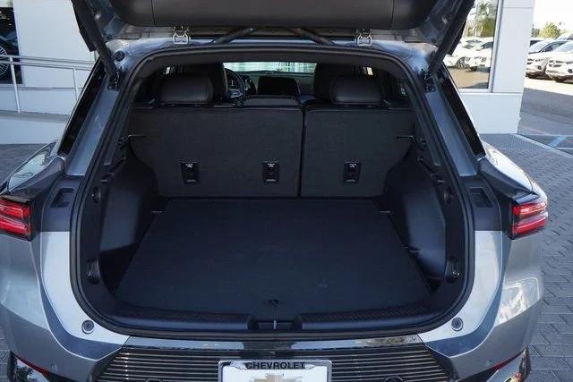 2025 Chevrolet Equinox EV LT - Photo 8