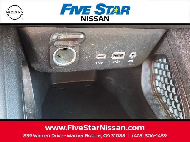 Used 2022 White Chevrolet LT image 23