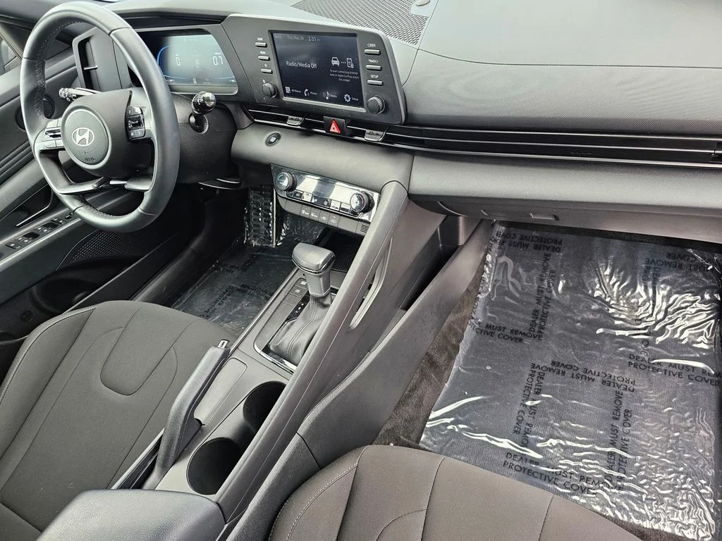 Used 2025 Gray Hyundai SEL Sport image 7