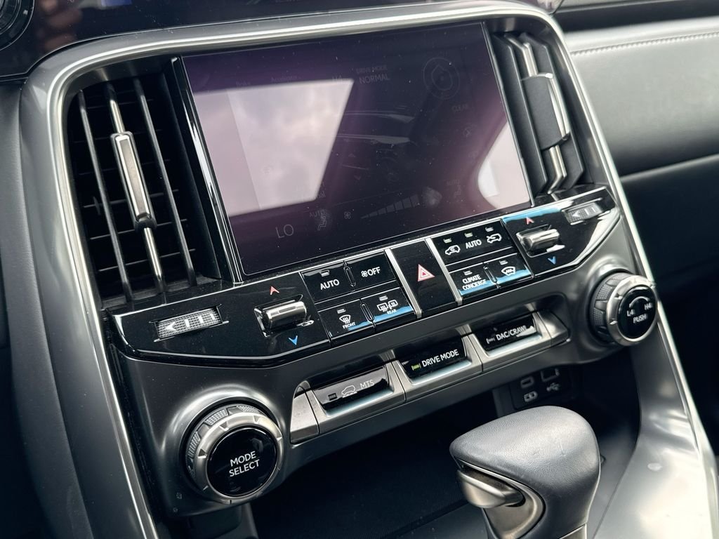 Used 2024 White Lexus 600 Luxury image 28