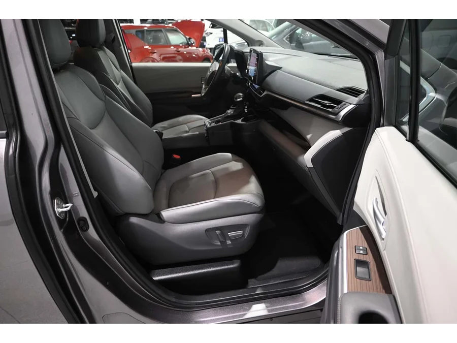 Used 2021 GRAY Toyota XLE Mobility Handicap Van image 15