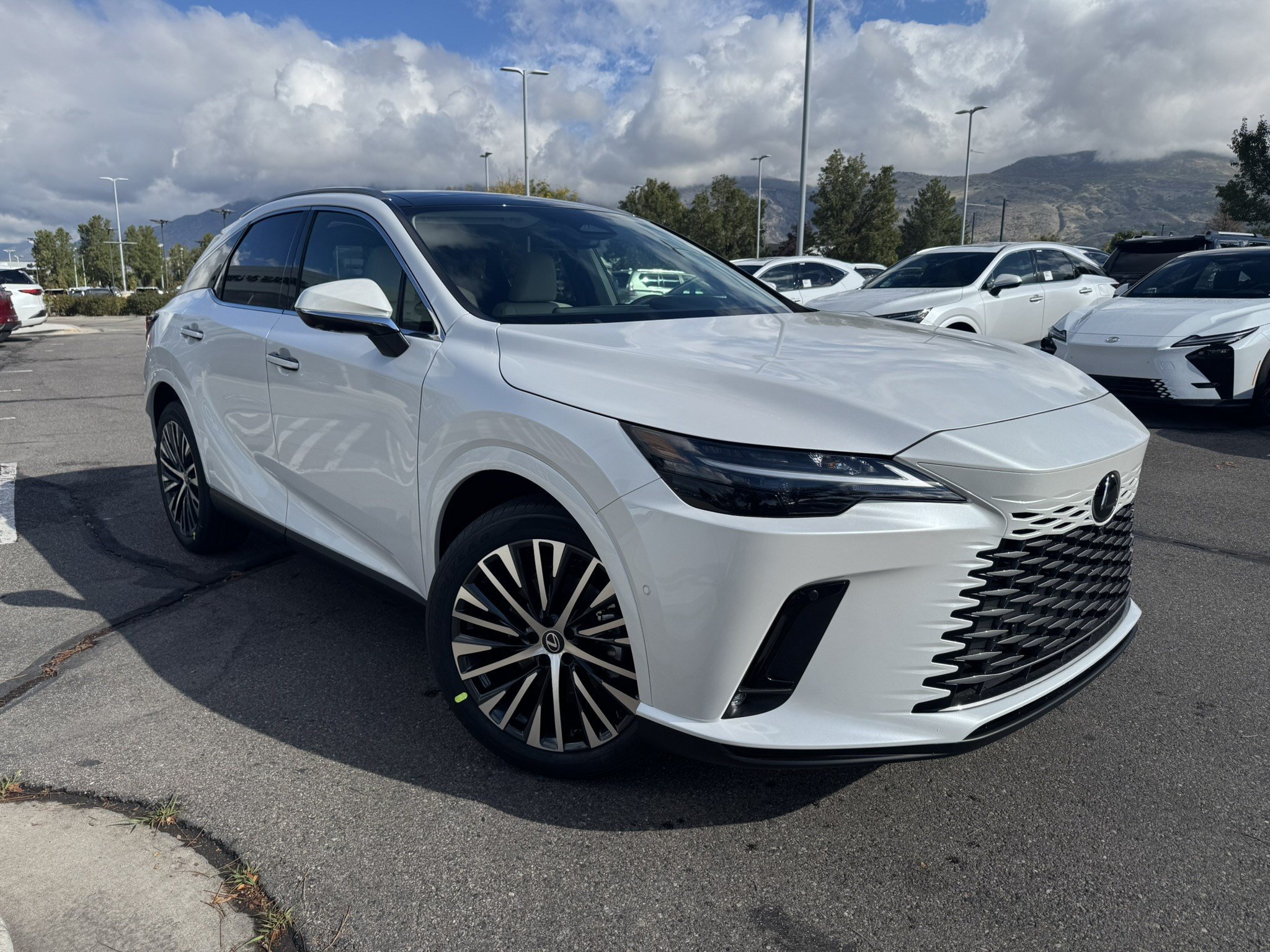 New 2026 Eminent White Pearl Lexus PREMIUM PLUS image 2