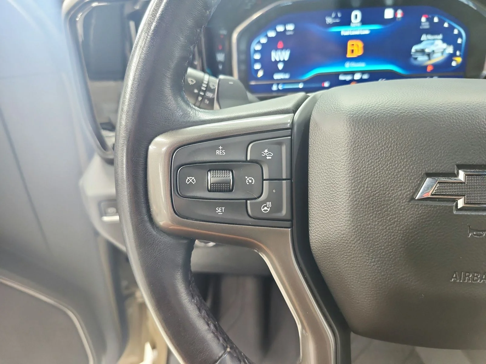 Used 2023  Chevrolet ZR2 image 25