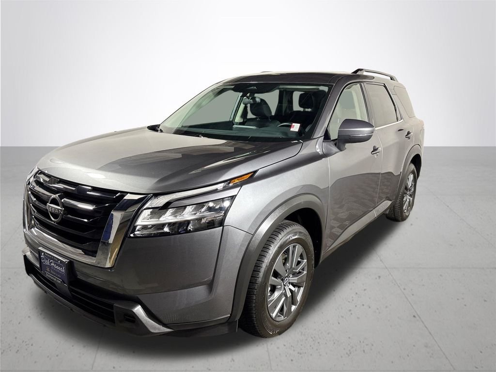 Used 2022 Gray Nissan SV image 2