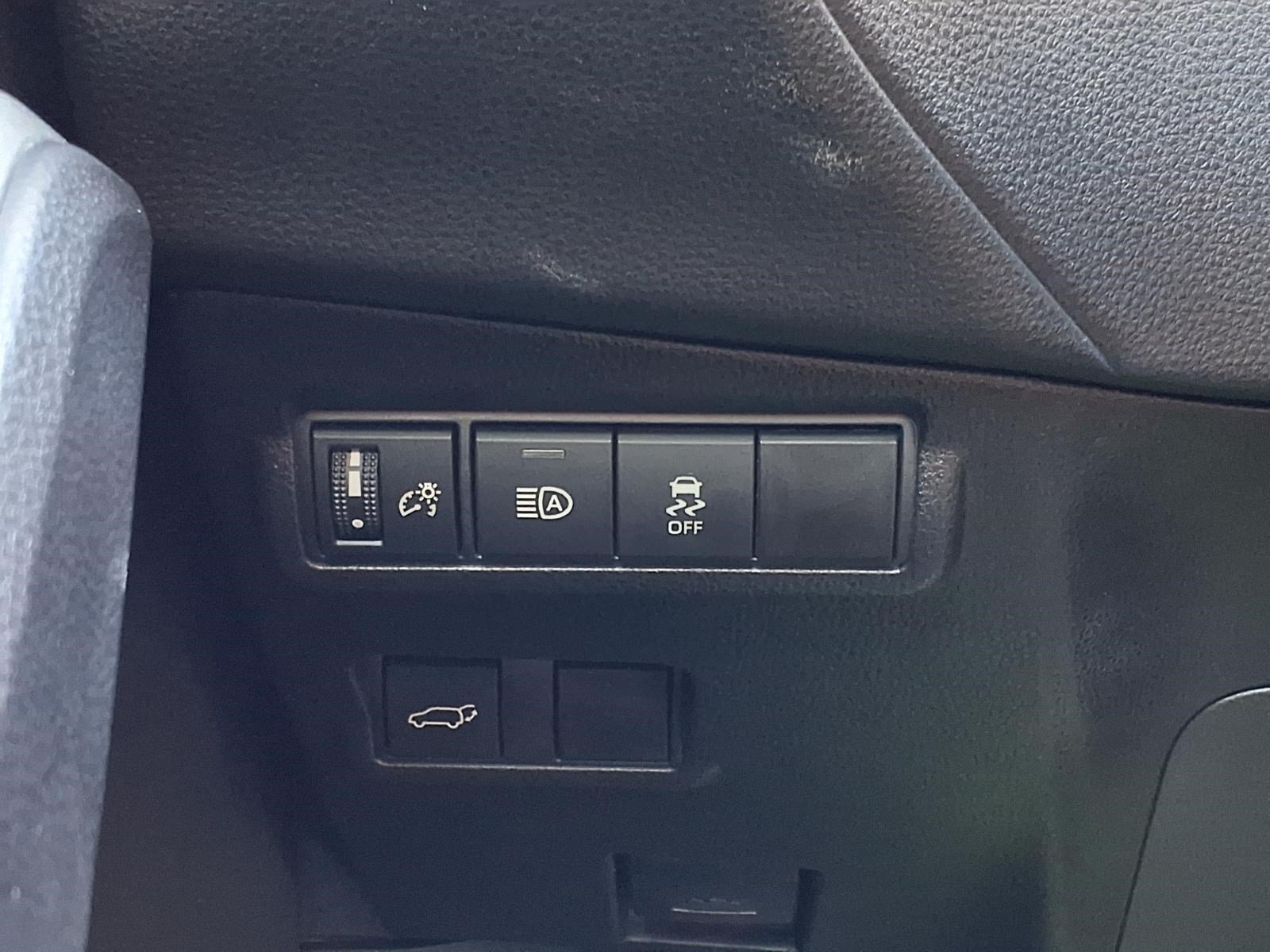 Certified Used 2026 WIND CHILL PEARL Toyota XLE image 19