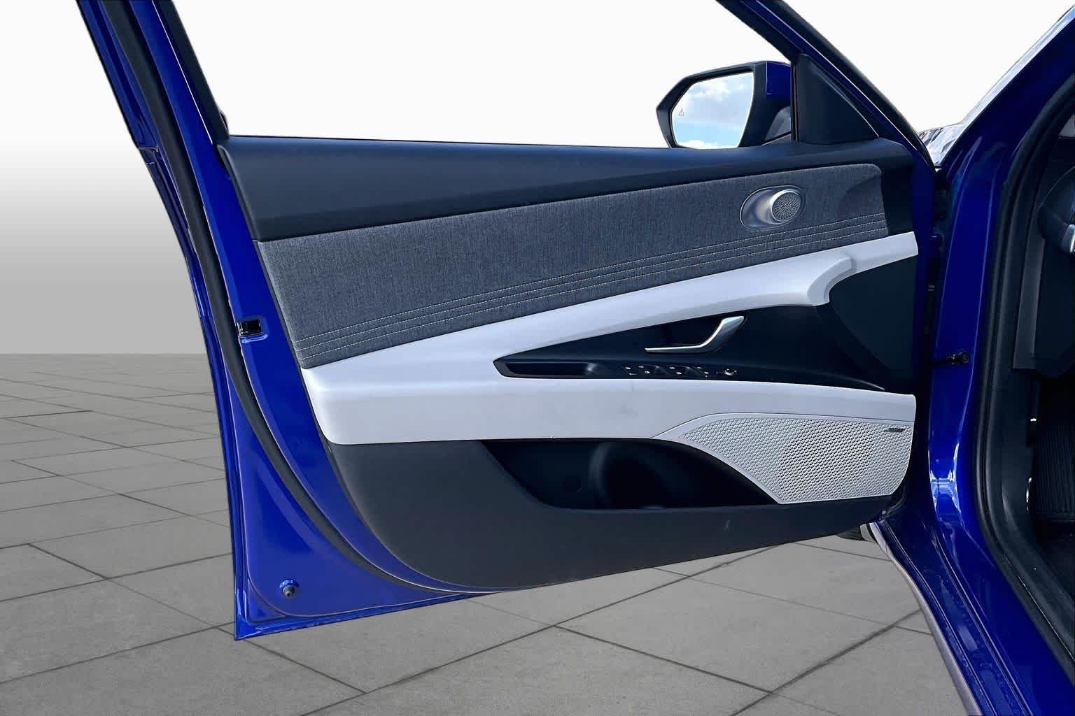2025 Hyundai Elantra Limited - Photo 20