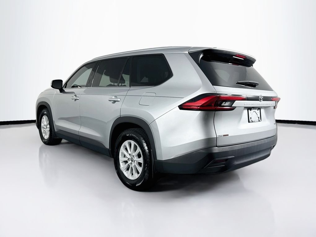 Used 2024  Toyota XLE image 7
