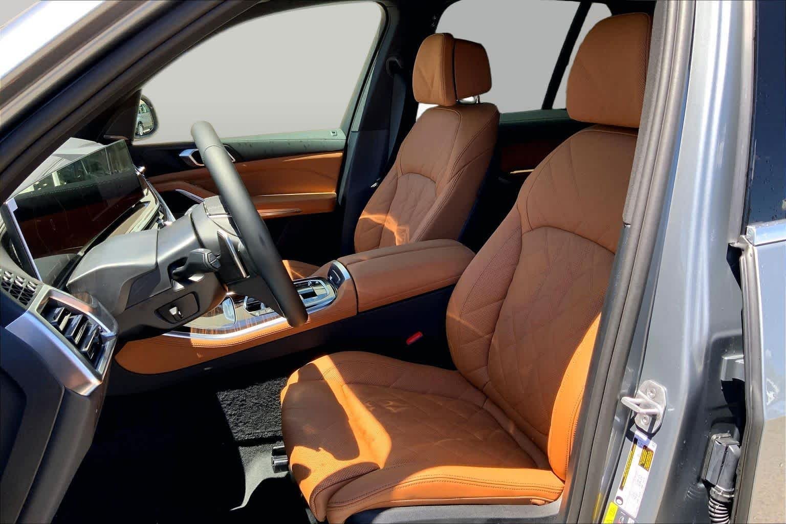 New 2026 Skyscraper Grey Metallic BMW xDrive50e image 9