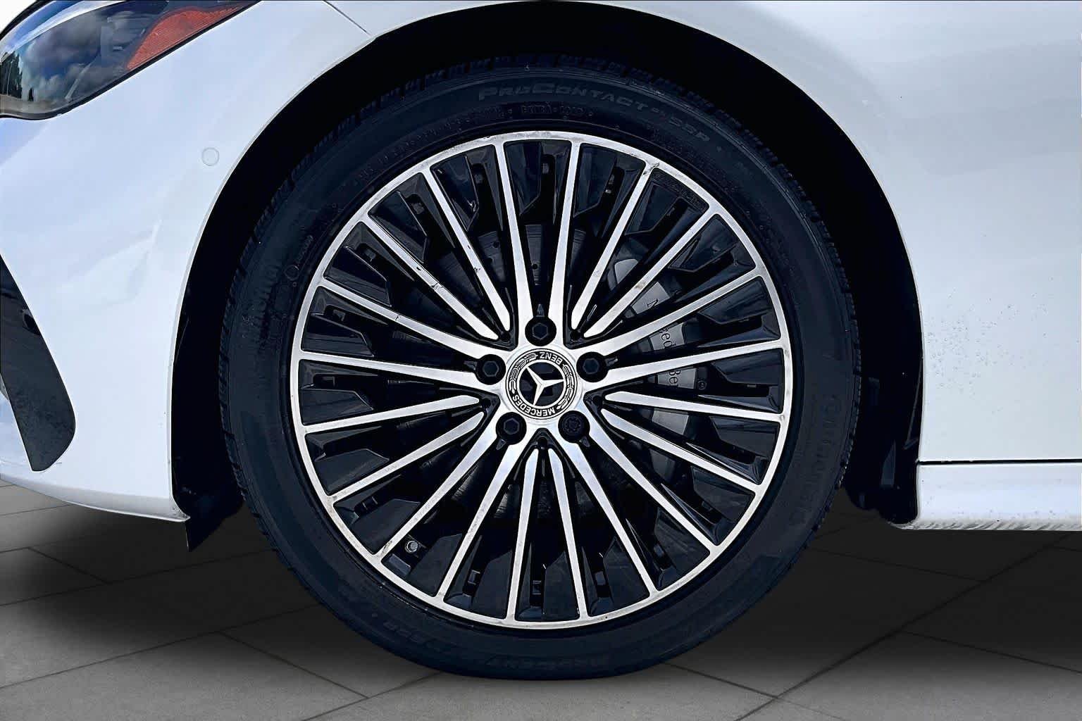Used 2024 MANUFAKTUR Moonlight White Metallic Mercedes-Benz CLE 300 image 10