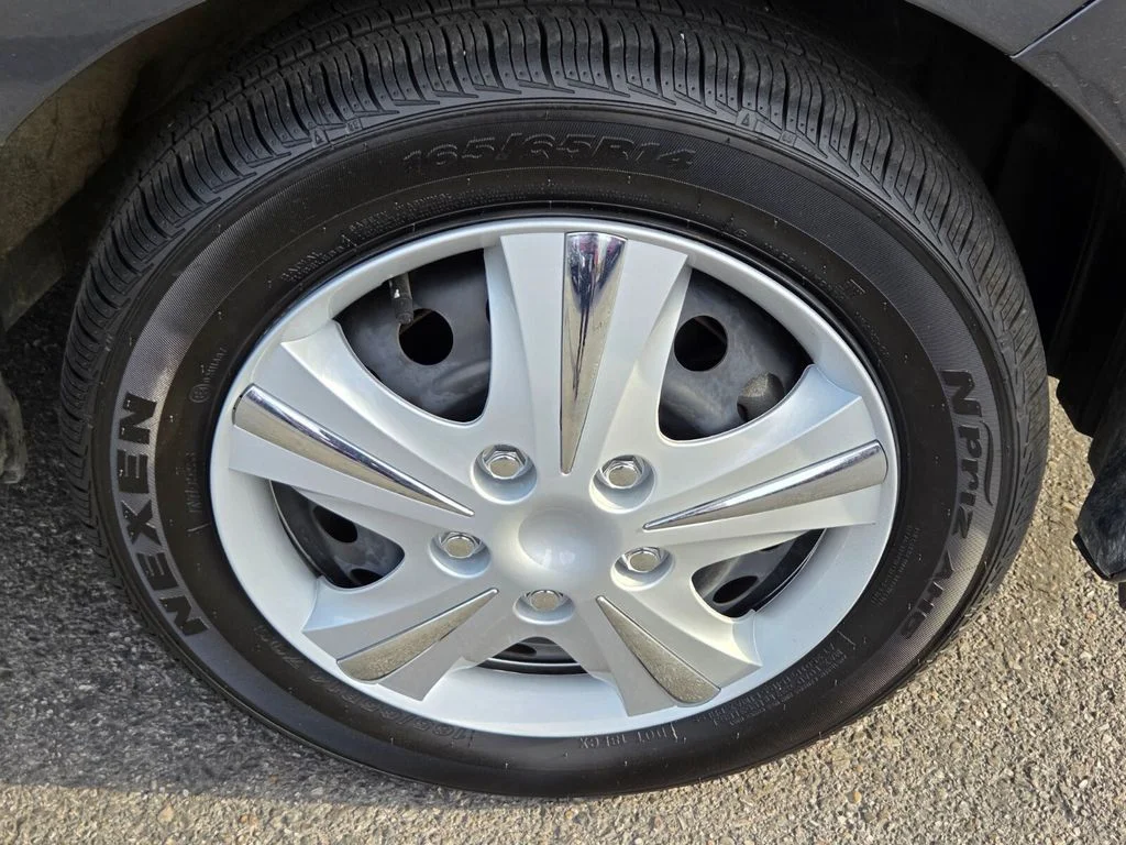 Used 2024  Mitsubishi ES image 9