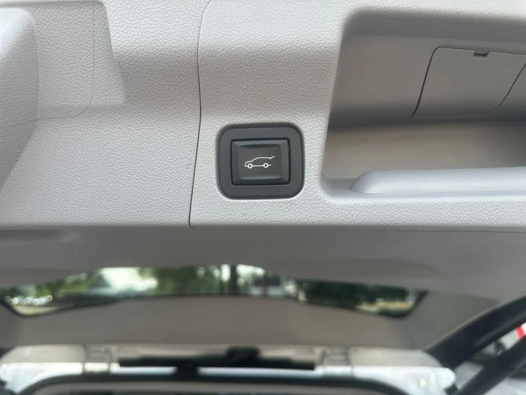 Used 2018 White GMC SLT-1 image 26
