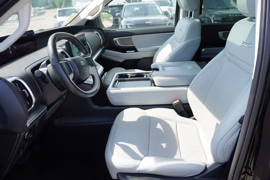 Used 2025 Black Metallic Ford Platinum image 6
