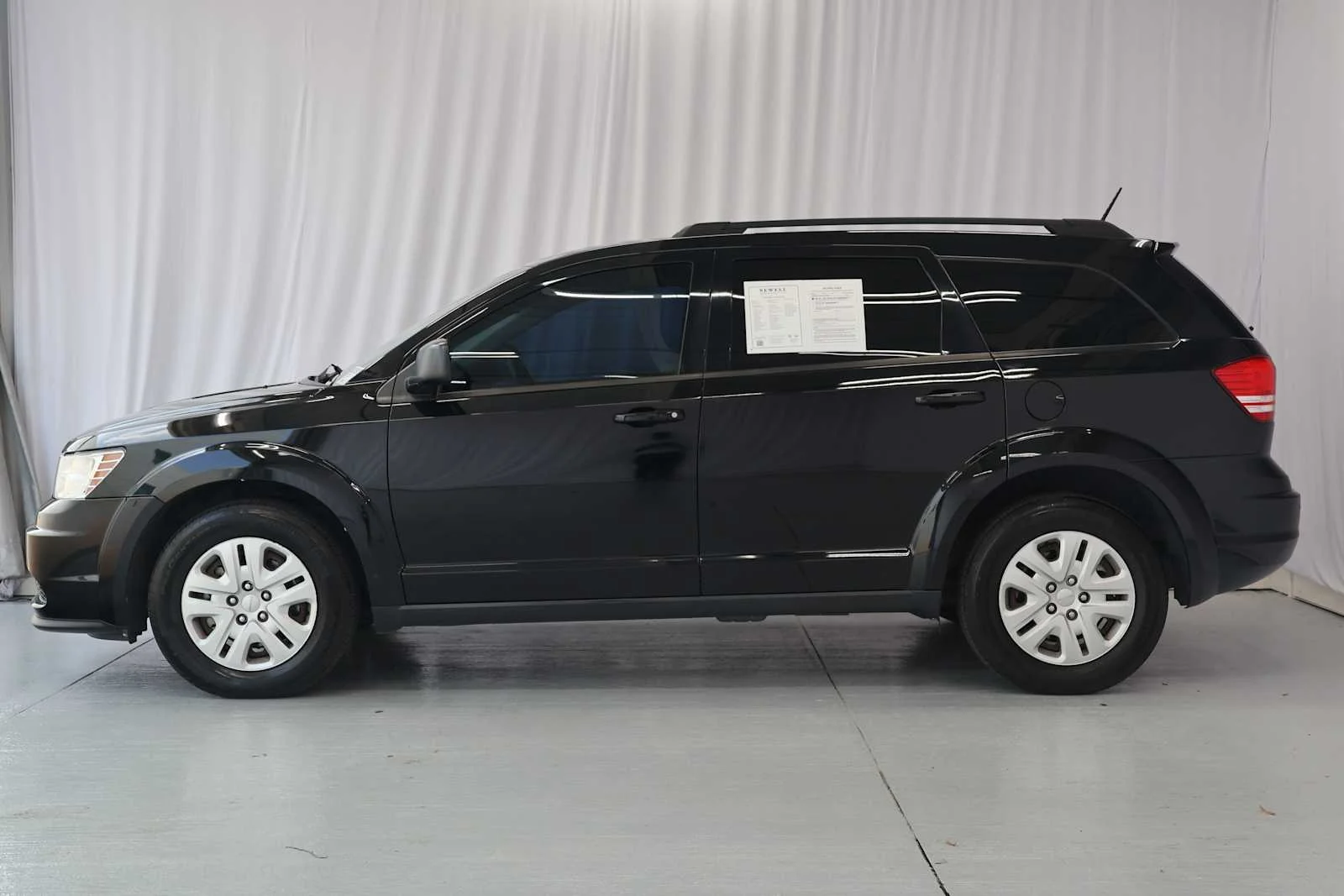 Used 2020 Pitch Black Clearcoat Dodge SE Value image 7