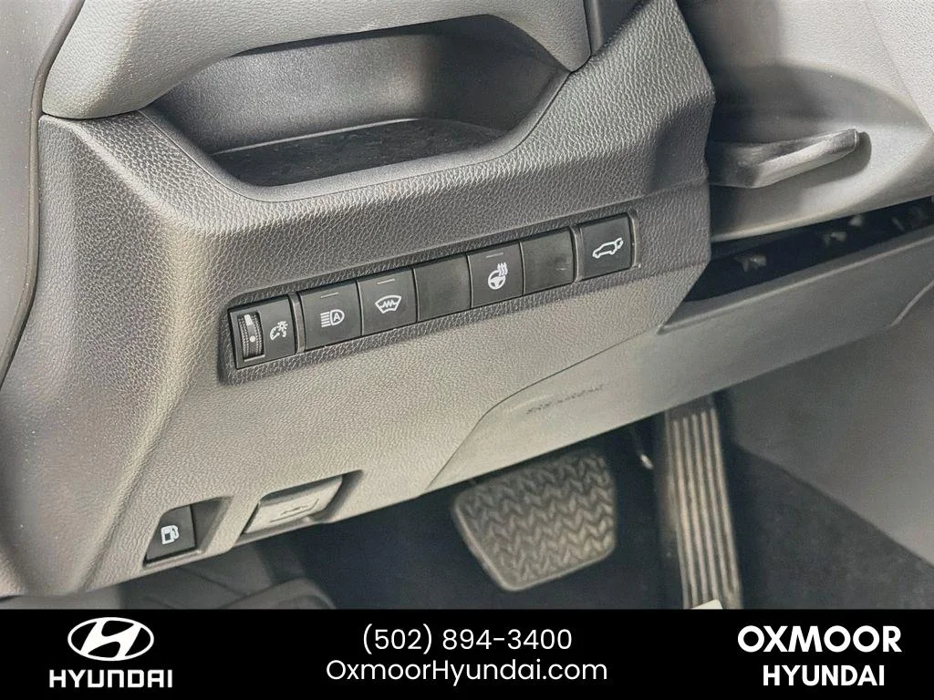 Used 2025 Wind Chill Pearl Toyota Hybrid XLE Premium image 10