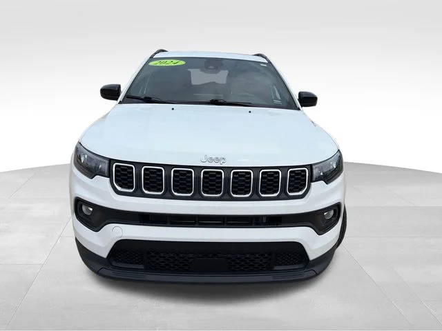 Used 2024 White Jeep Latitude image 13
