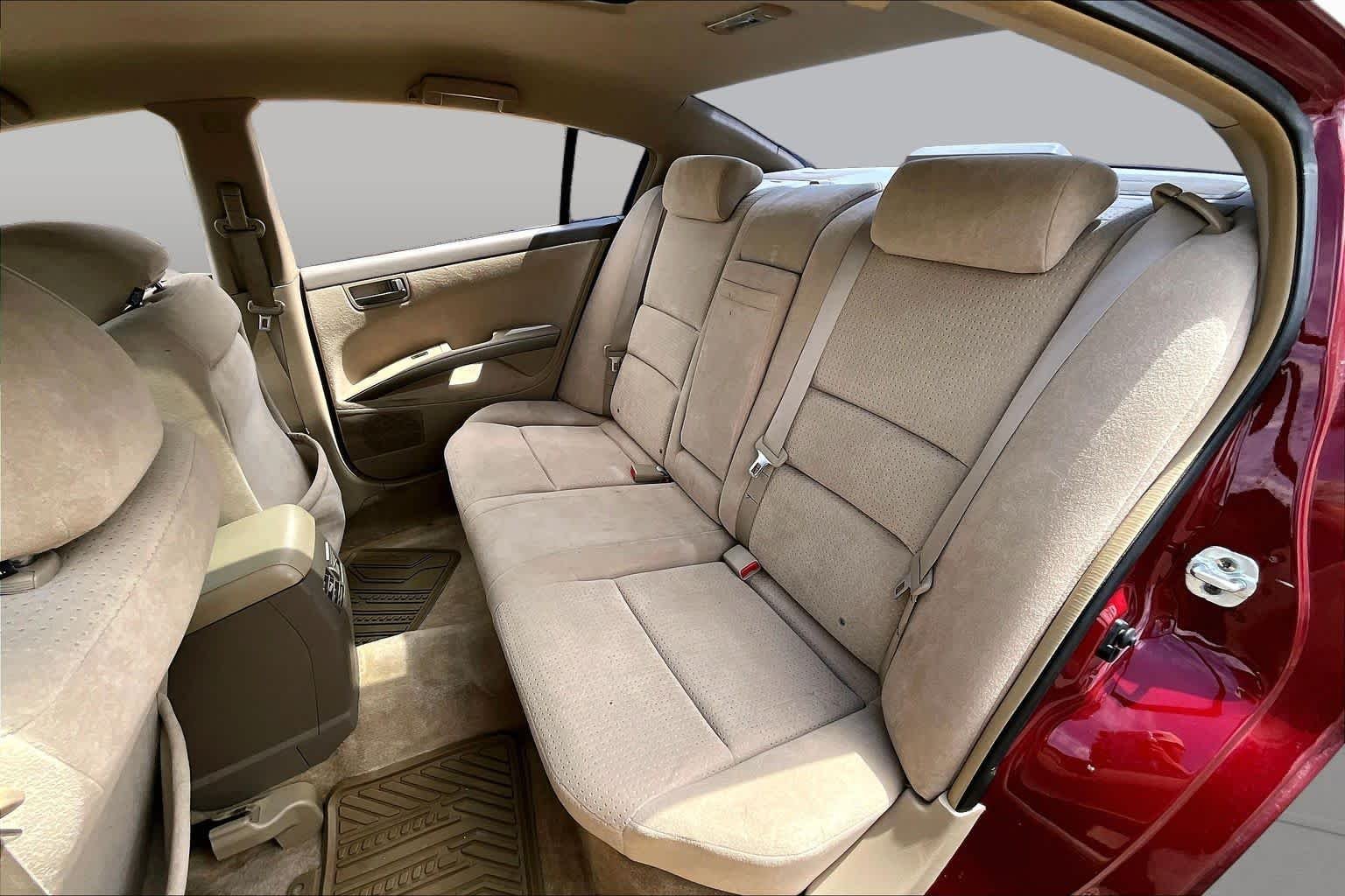Used 2004 Red Opulence Metallic Nissan SE image 20