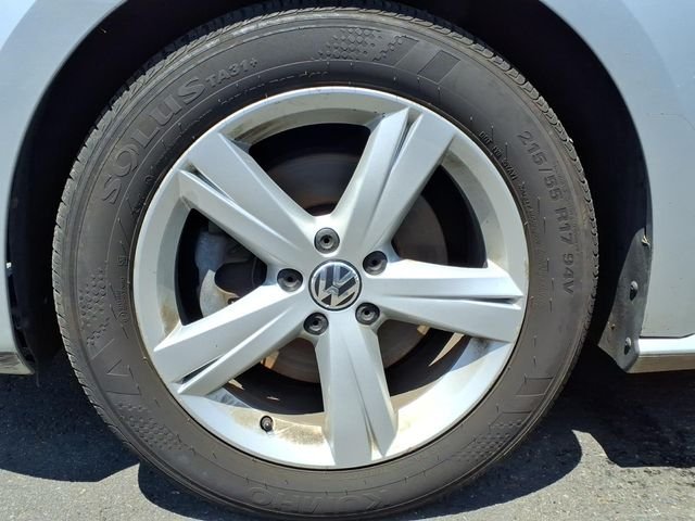 Used 2012 Silver Volkswagen 2.5 SE image 10