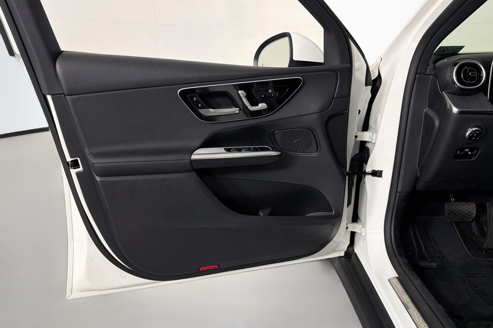 Certified Used 2026 Polar White Mercedes-Benz GLC 300 image 22