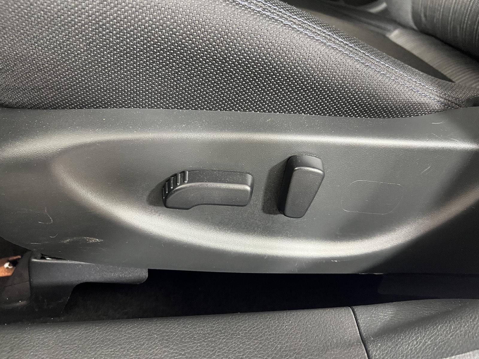 Used 2018 Brilliant Silver Nissan S image 14