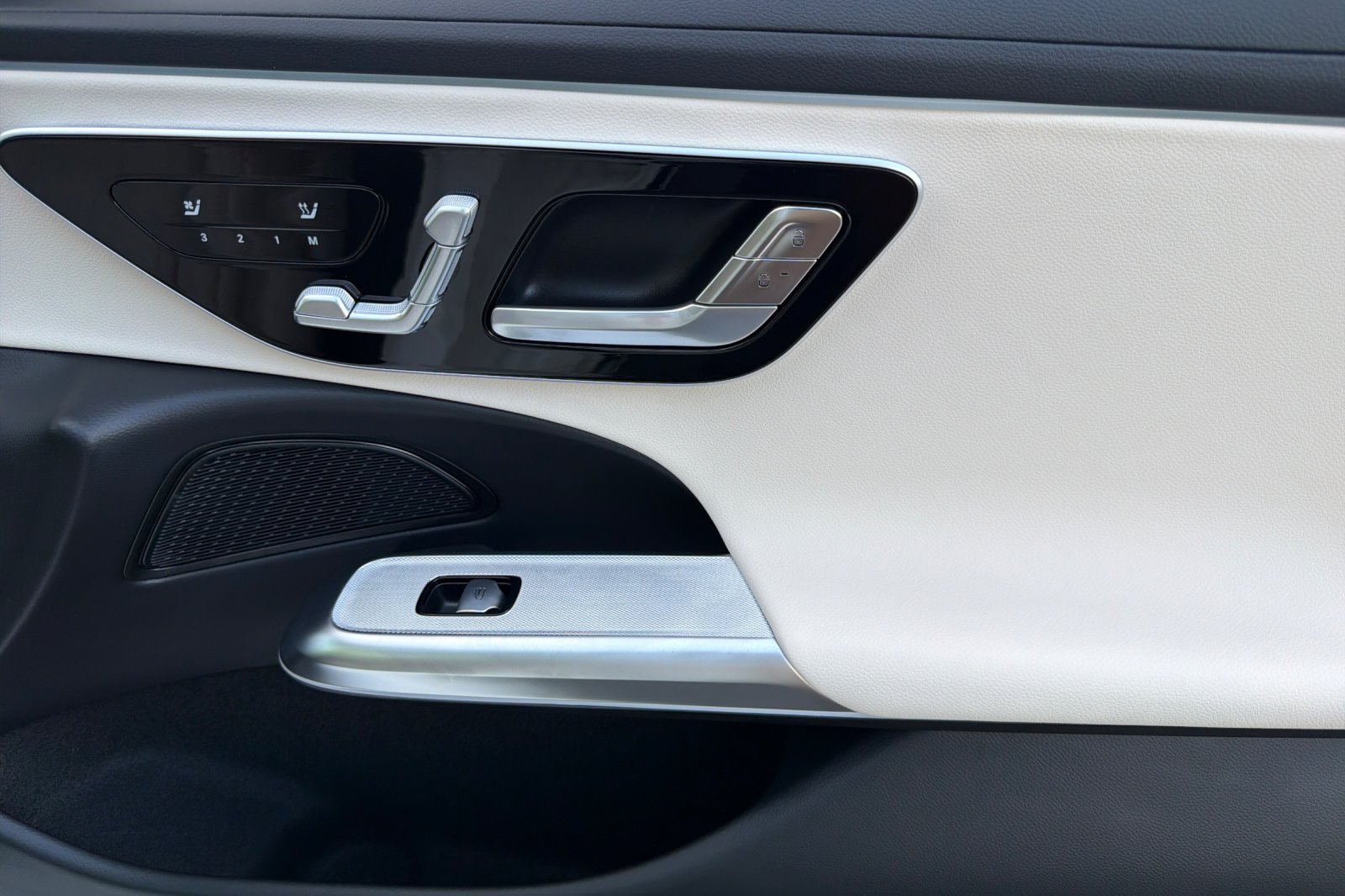 New 2027 Polar White Mercedes-Benz E 350 image 34
