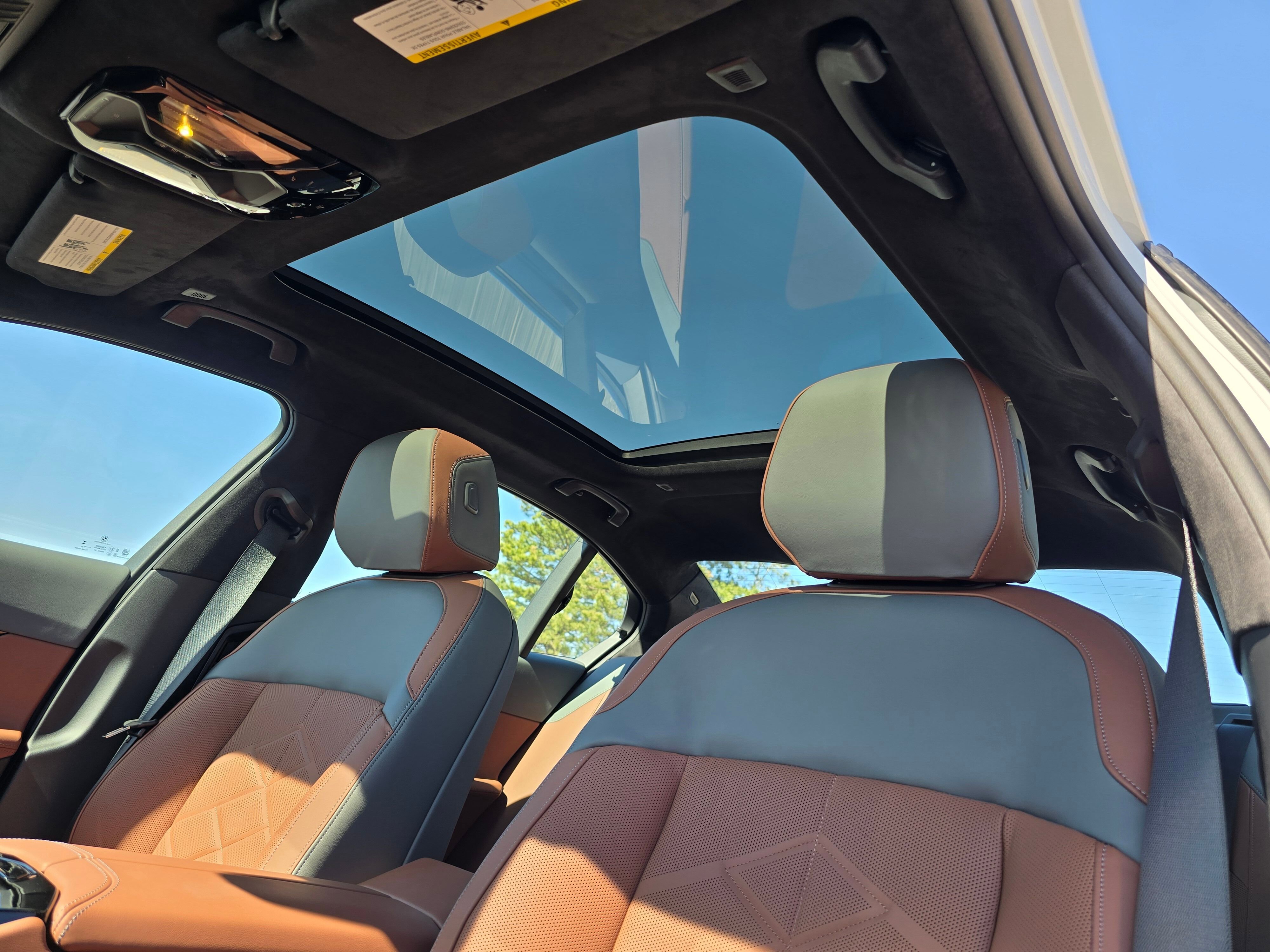 2026 BMW 5 Series 550e - Photo 58