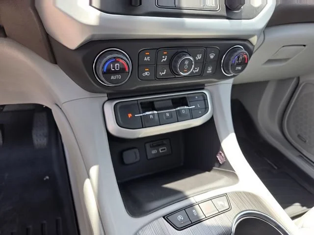 2023 GMC Acadia SLT - Photo 26