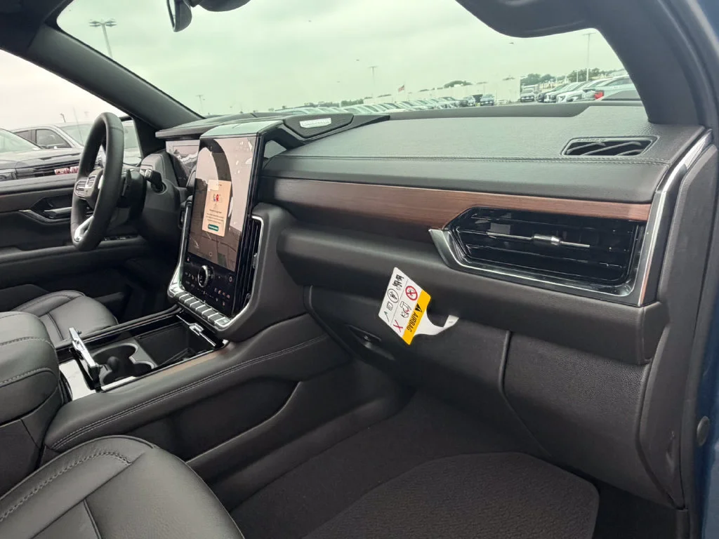 2026 GMC Yukon Denali - Photo 19