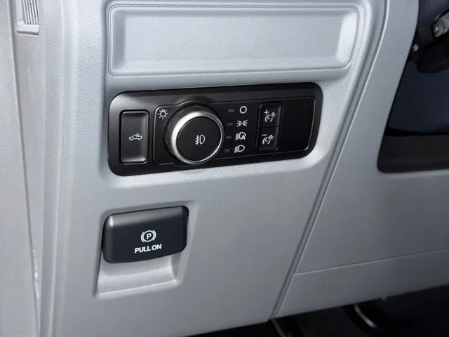 New 2026 Oxford White Ford XLT image 14