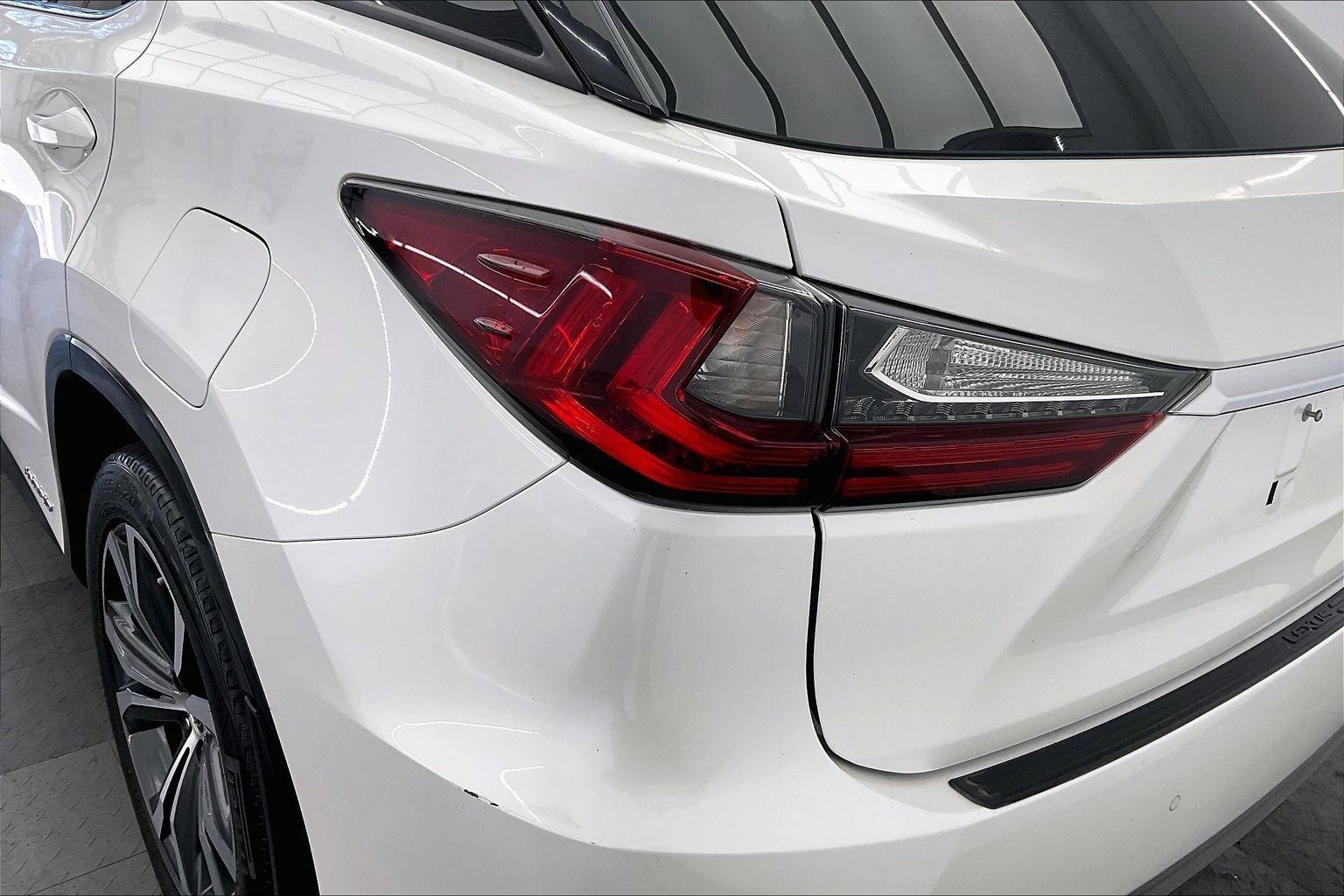 Used 2018 Eminent White Pearl Lexus 450h image 30
