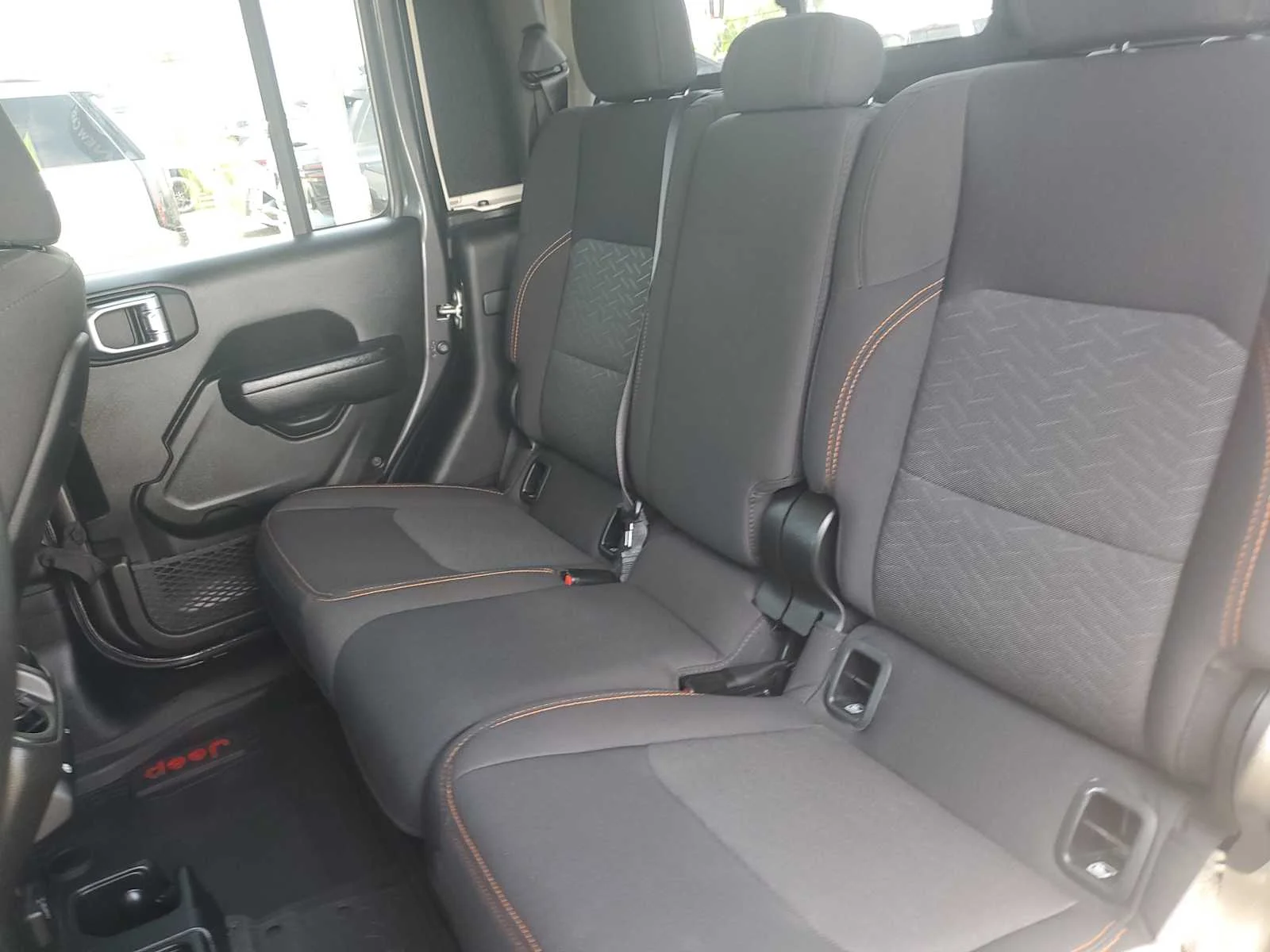 Used 2023 Granite Crystal Metallic Jeep Mojave image 23