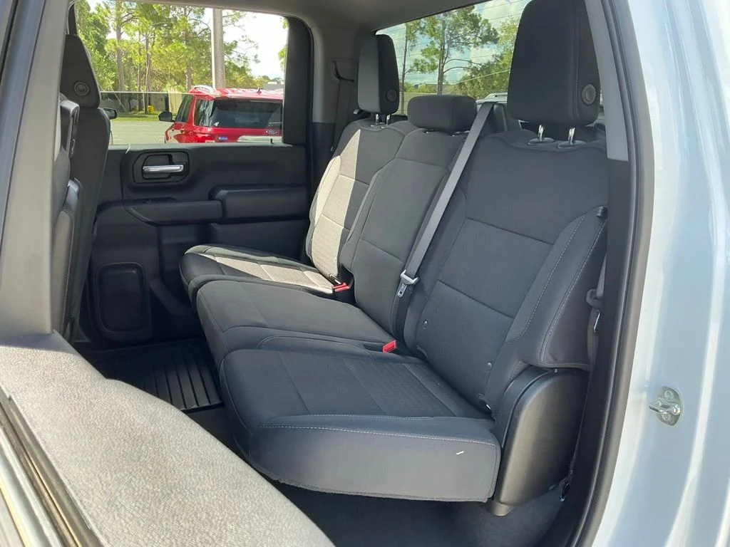 Used 2025 White Chevrolet Custom image 29