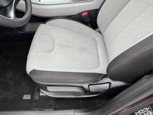 Used 2023 White Hyundai SE image 10