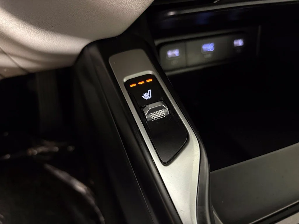 Used 2022 White Kia S image 29