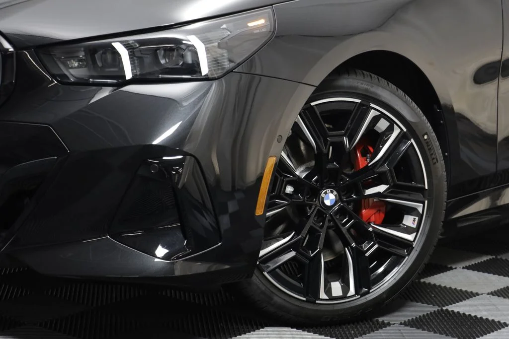 New 2026 Black BMW M60 image 4