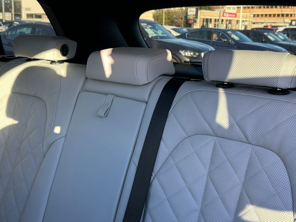 New 2026 Dravit Grey Metallic BMW xDrive50e image 32