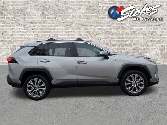 Used 2022 Silver Toyota XLE Premium image 2