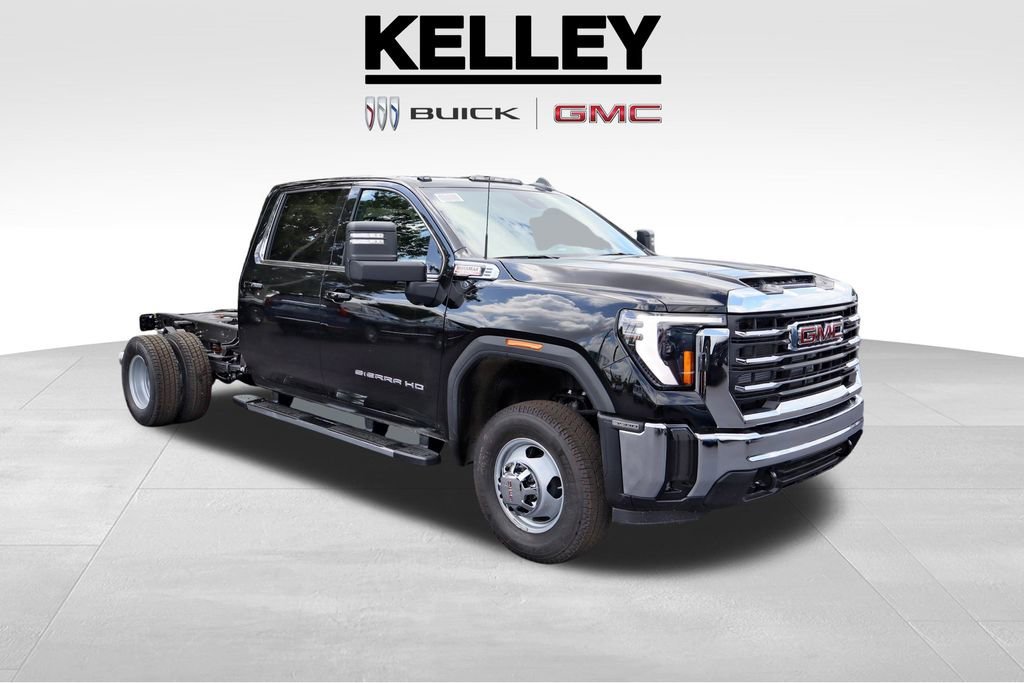 2026 GMC Sierra 4WD Crew Cab Chassis SLE's photo