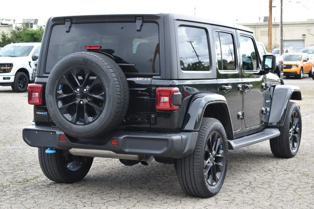 Certified Used 2022 Black Clearcoat Jeep Unlimited Sahara 4xe image 5