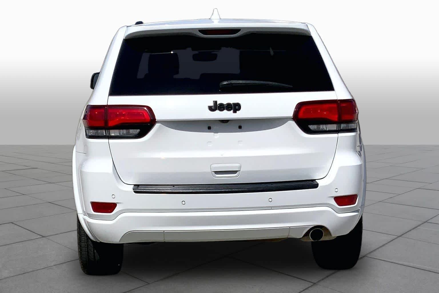 Certified Used 2022 Bright White Clearcoat Jeep Laredo X image 5