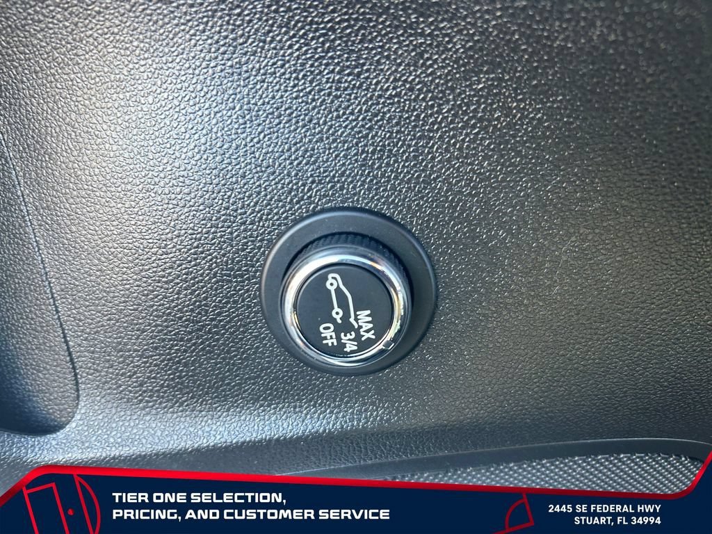 Used 2023 WHITE FROST TRICOAT Buick Avenir image 14