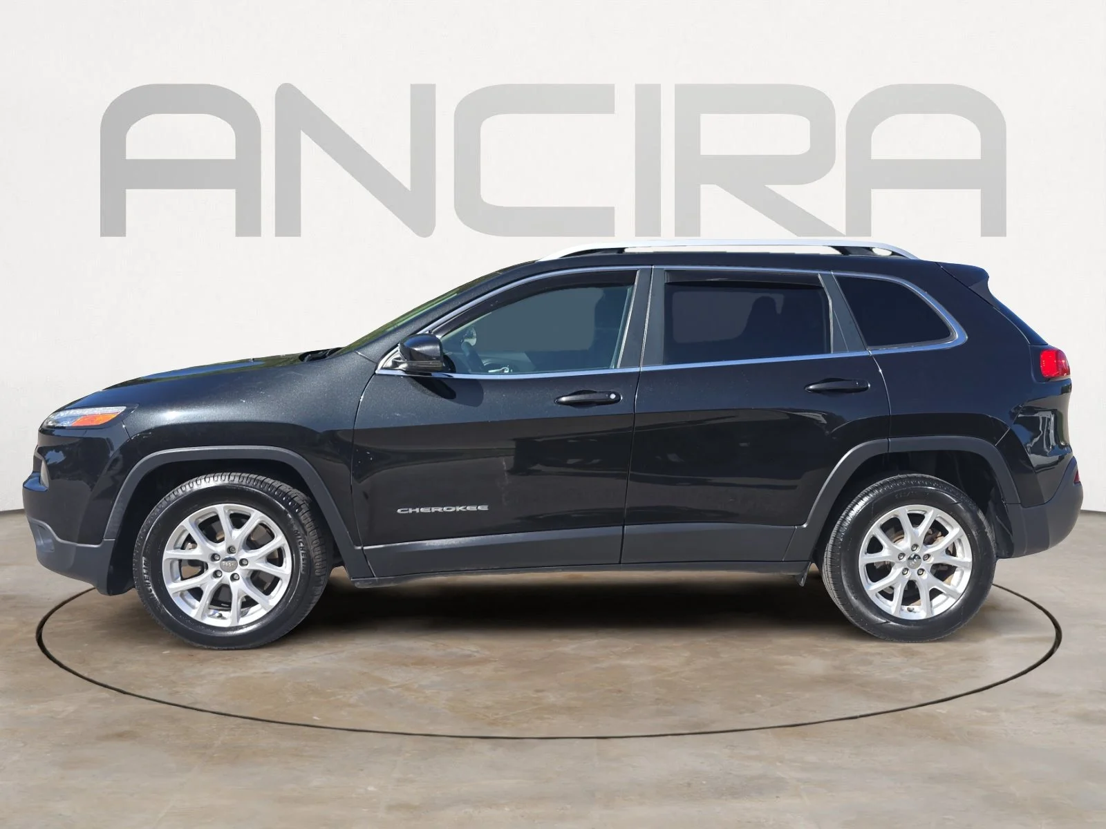 Used 2016 Brilliant Black Crystal Pearlcoat Jeep Latitude image 7