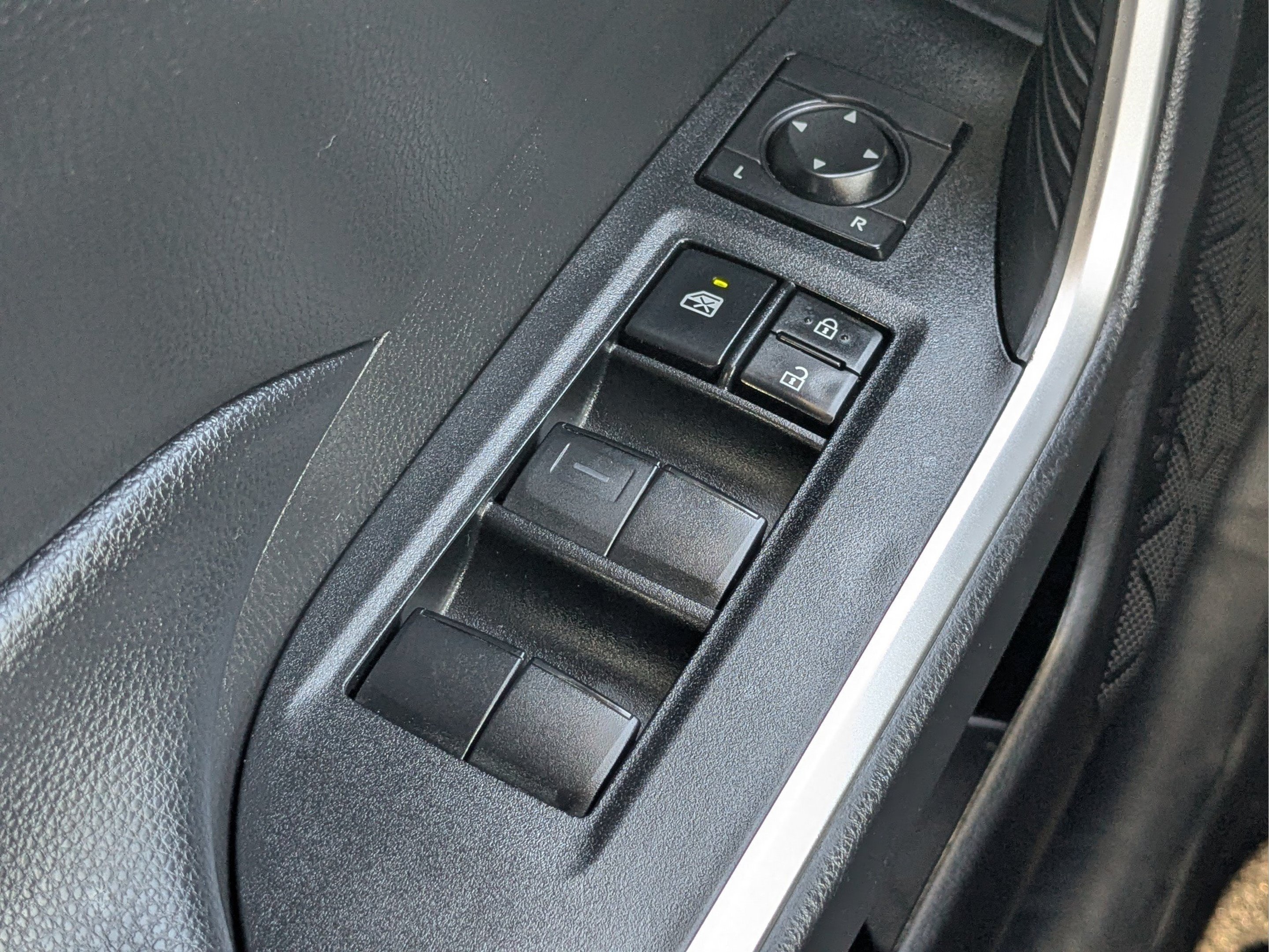 2021 Toyota RAV4 XLE - Photo 26