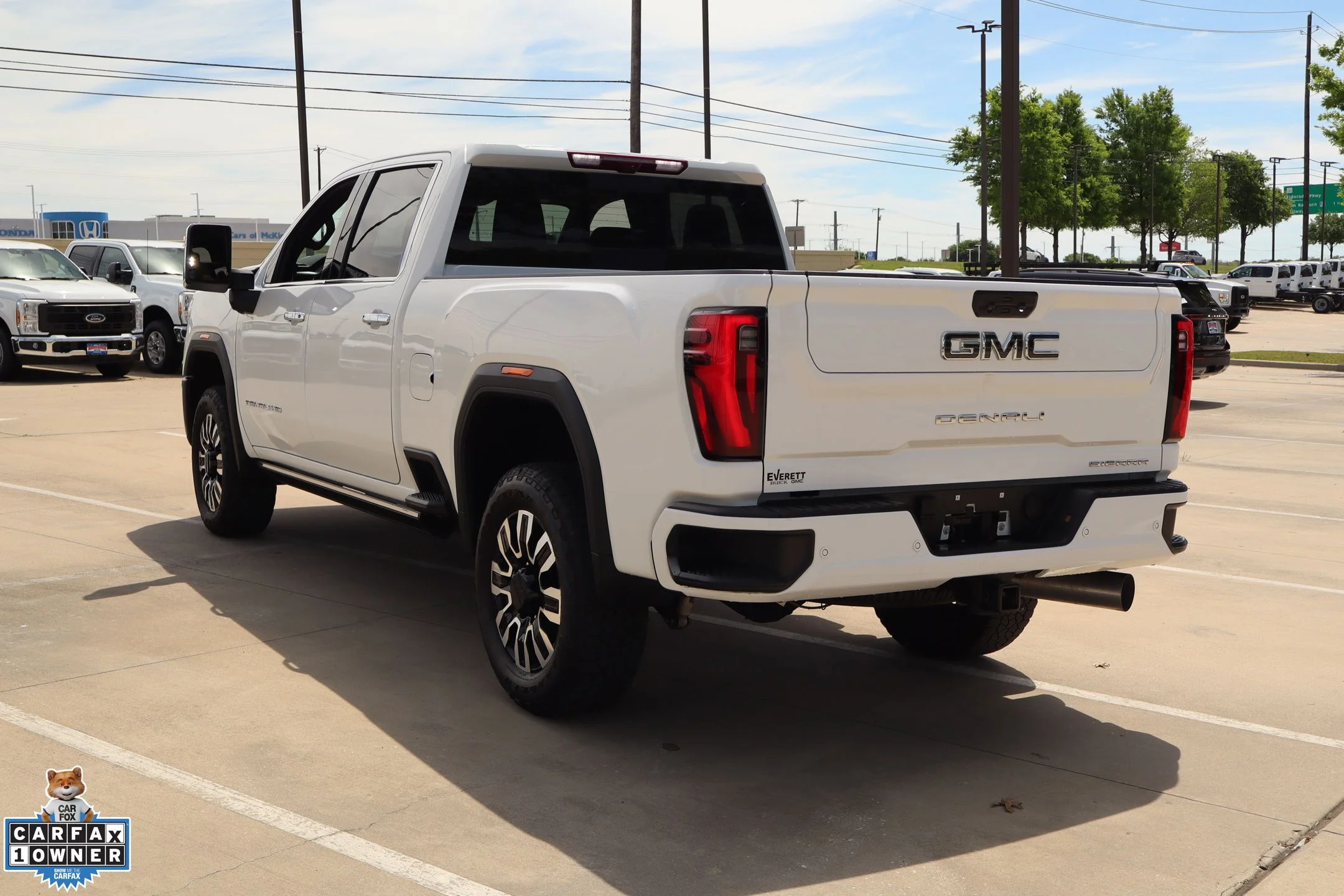 Used 2025 White GMC Denali Ultimate image 6