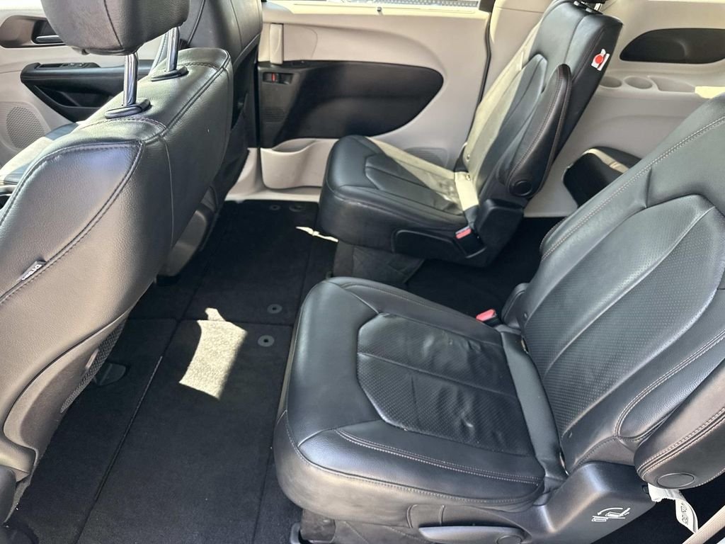 Used 2019 Blue Pearl Chrysler Touring L image 15