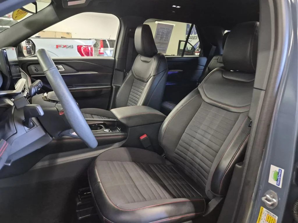 Used 2025 Vapor Blue Metallic Ford ST-Line image 11