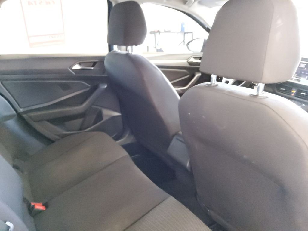 Used 2019  Volkswagen 1.4T S image 17