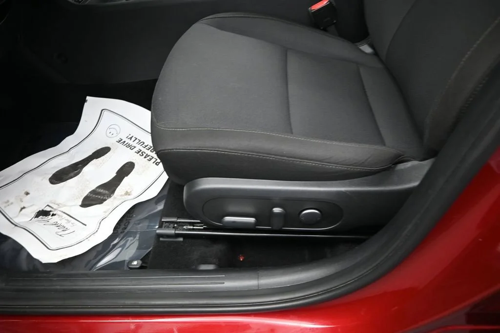 Used 2025 Red Hyundai SEL image 17